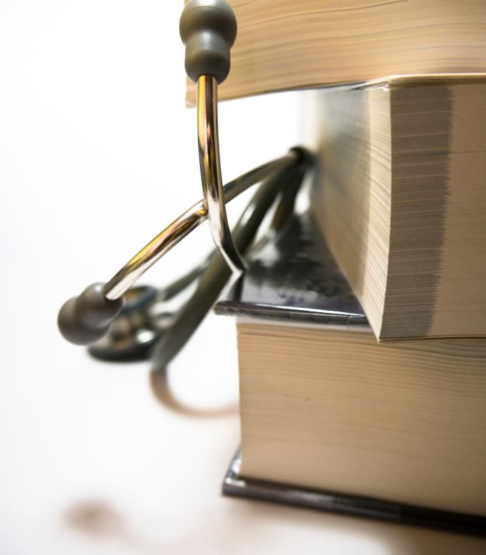 estudios dr Roberto Perez - Cirujano General en Torreon